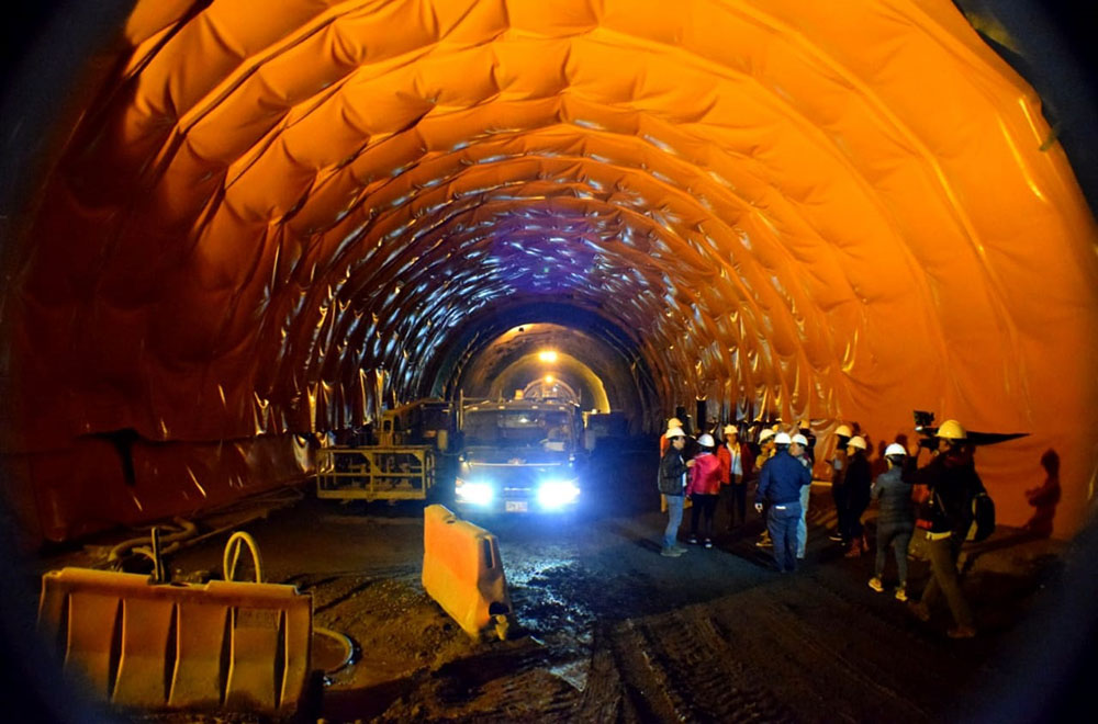 Colombianos transitarán en junio del 2020 por el túnel de la línea según Invias